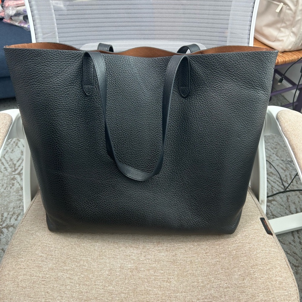 Cuyana - Classic Structured Leather Tote with organizer insert. Like new!!